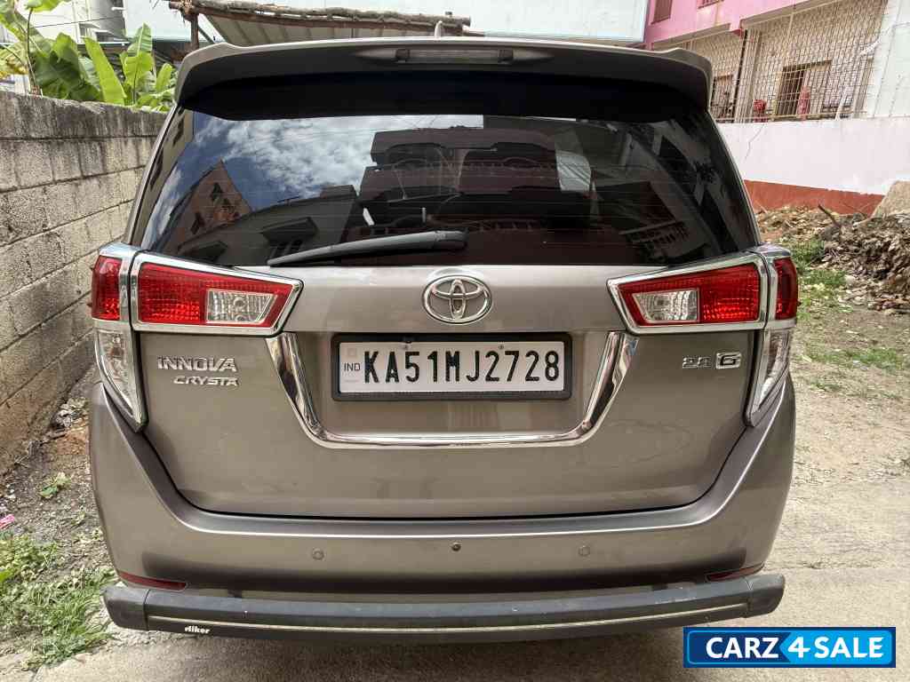 Bronze Toyota Innova Innova Crysta 2.8GX