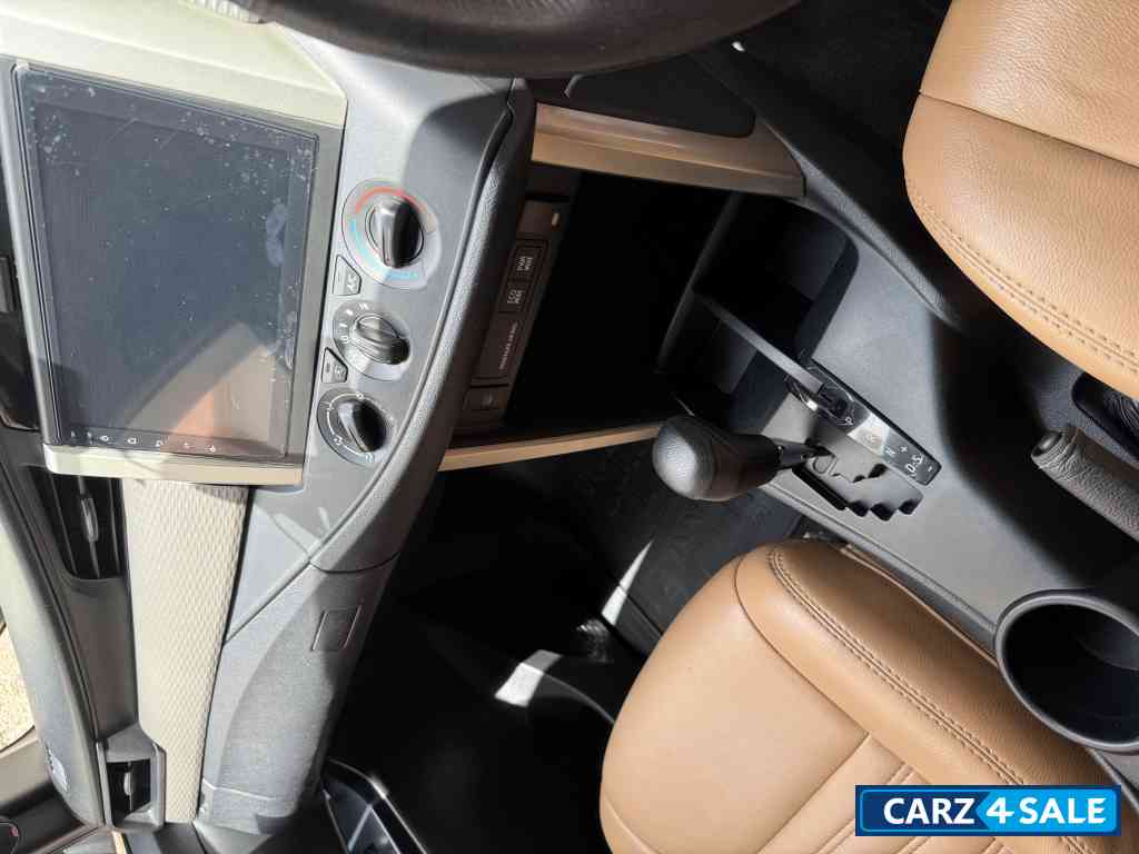 Bronze Toyota Innova Innova Crysta 2.8GX
