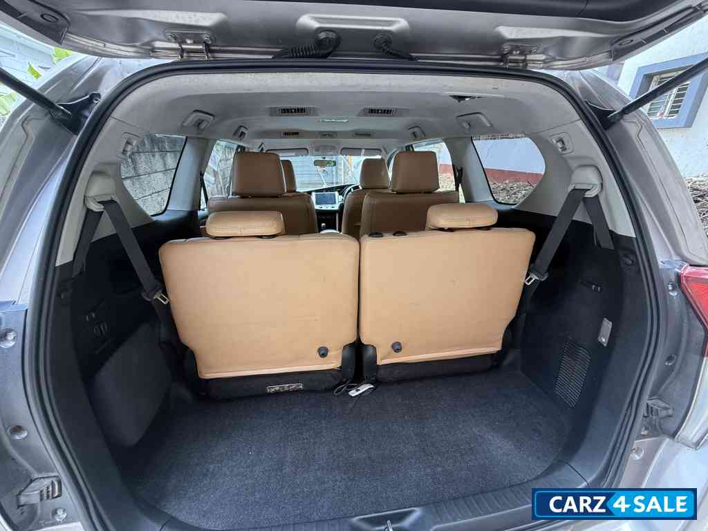 Bronze Toyota Innova Innova Crysta 2.8GX