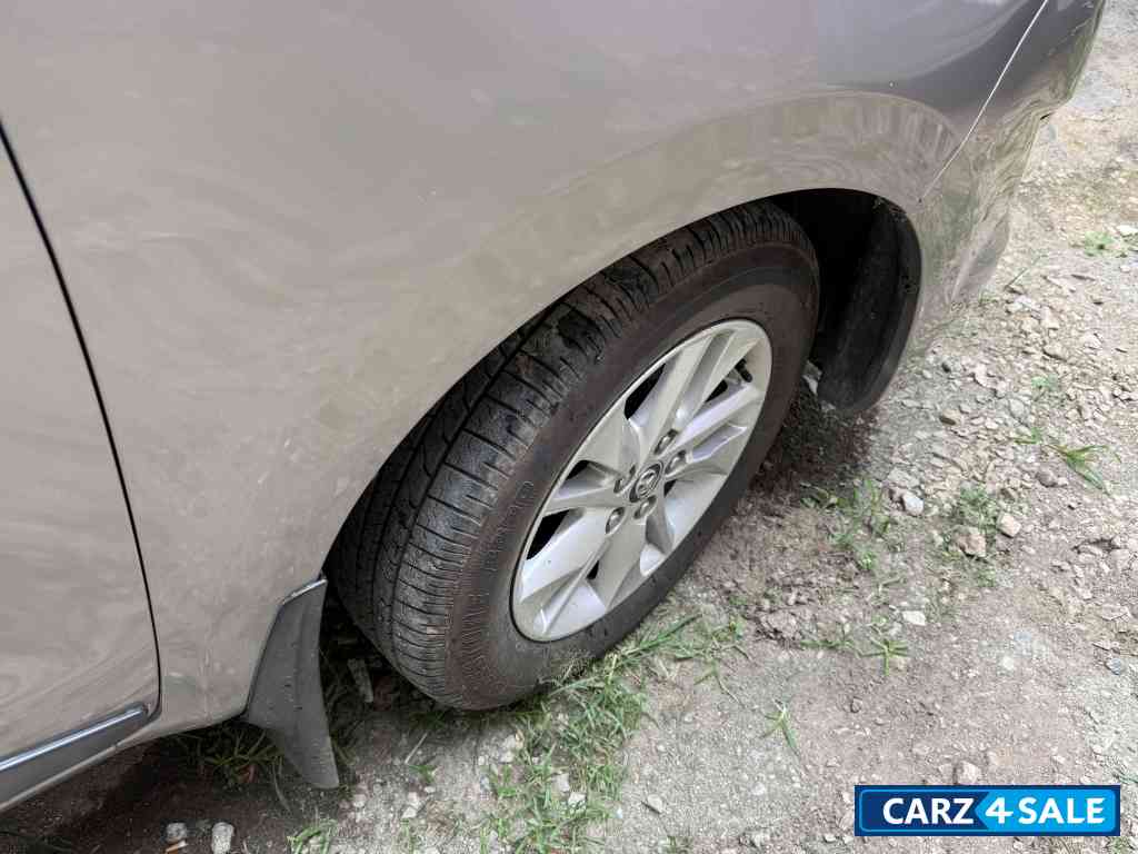 Bronze Toyota Innova Innova Crysta 2.8GX