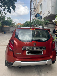 Orange Renault Duster RXZ AWD Diesel