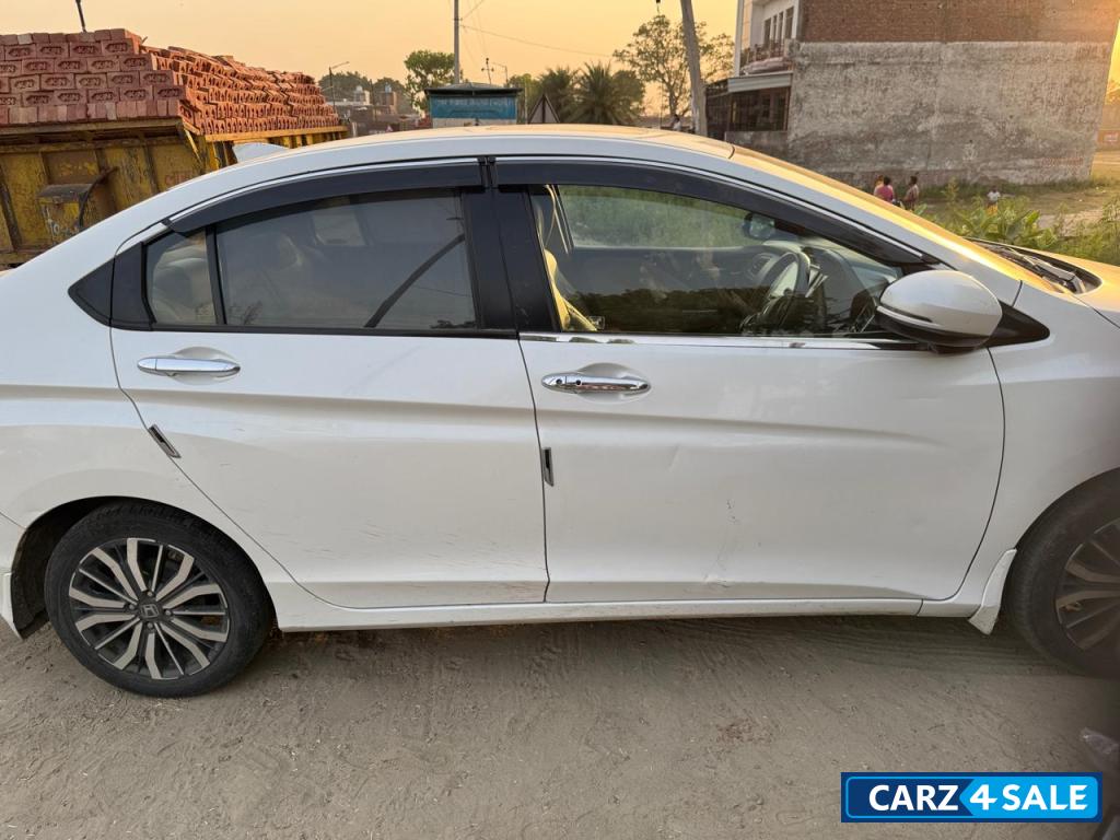 Pearl White Honda City 1.5VX ivtec