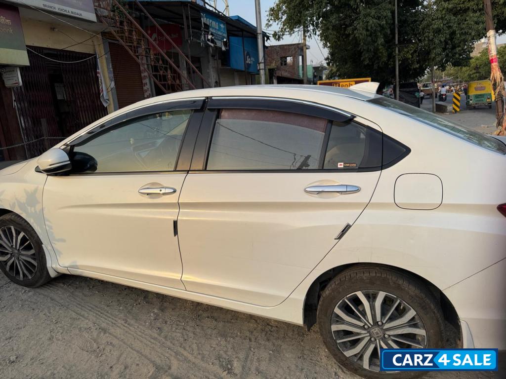 Pearl White Honda City 1.5VX ivtec