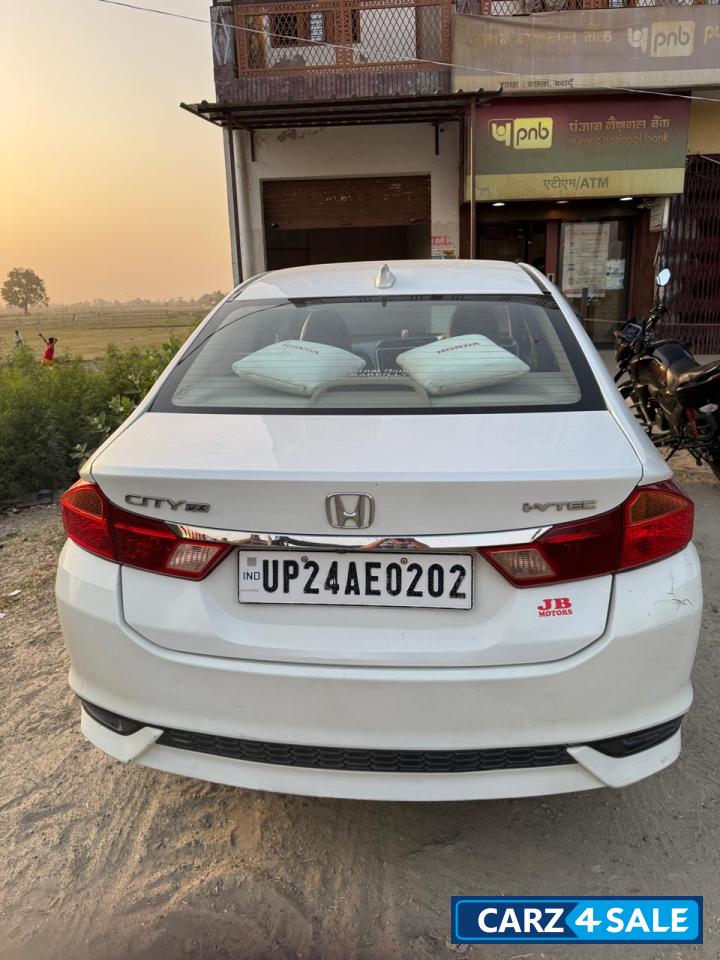 Pearl White Honda City 1.5VX ivtec