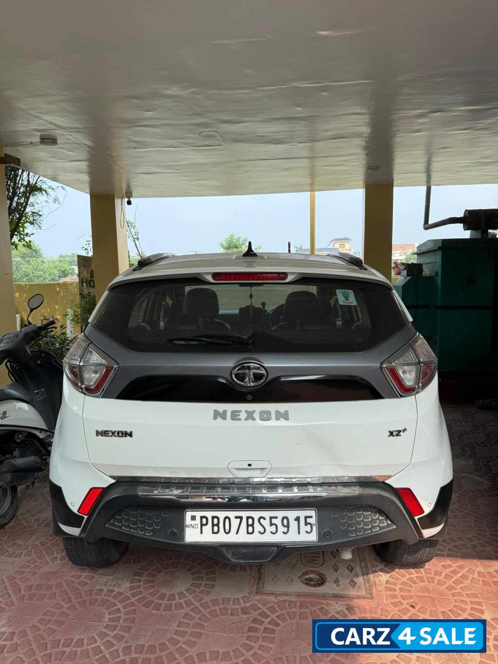 White Tata Nexon XZ+