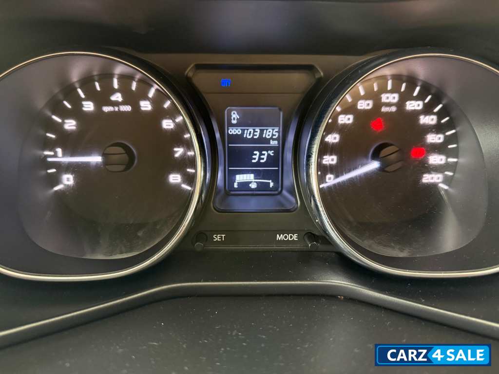 White Tata Nexon XZ+