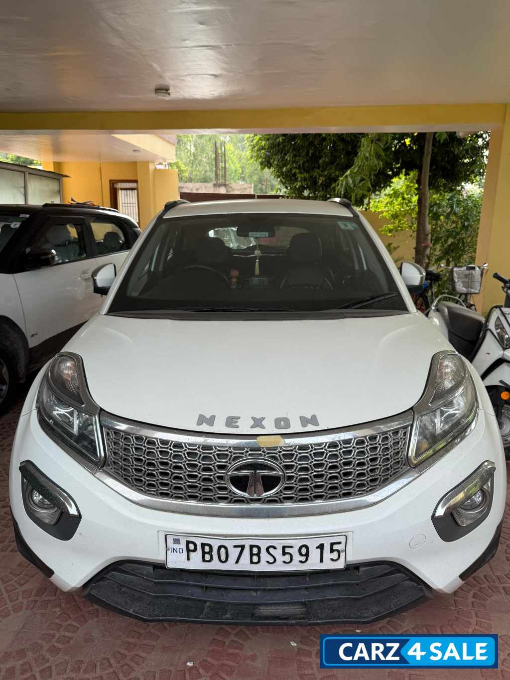 White Tata Nexon XZ+
