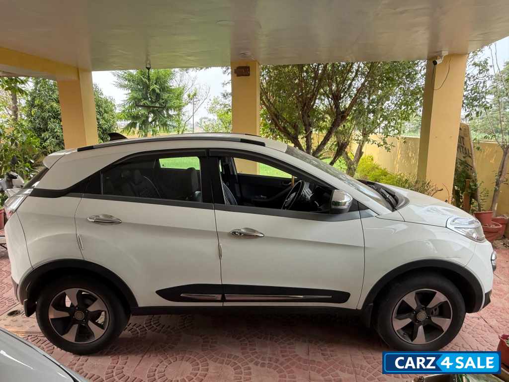 White Tata Nexon XZ+