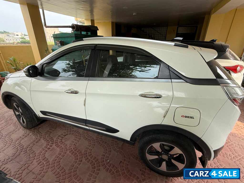 White Tata Nexon XZ+