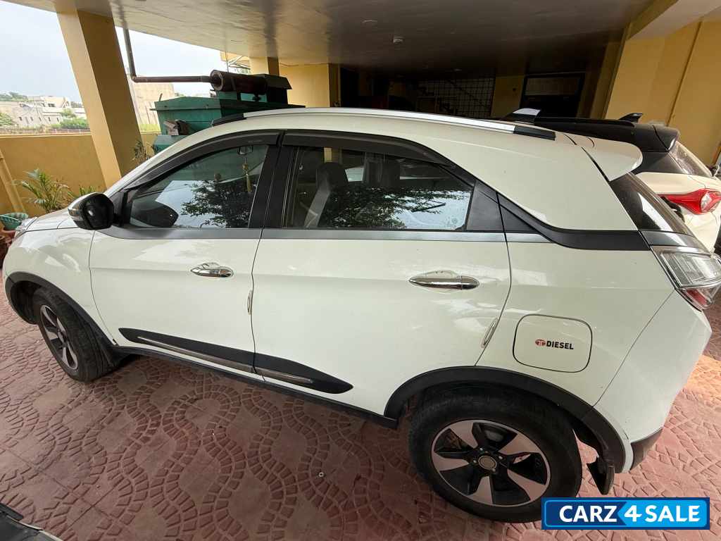 White Tata Nexon XZ+