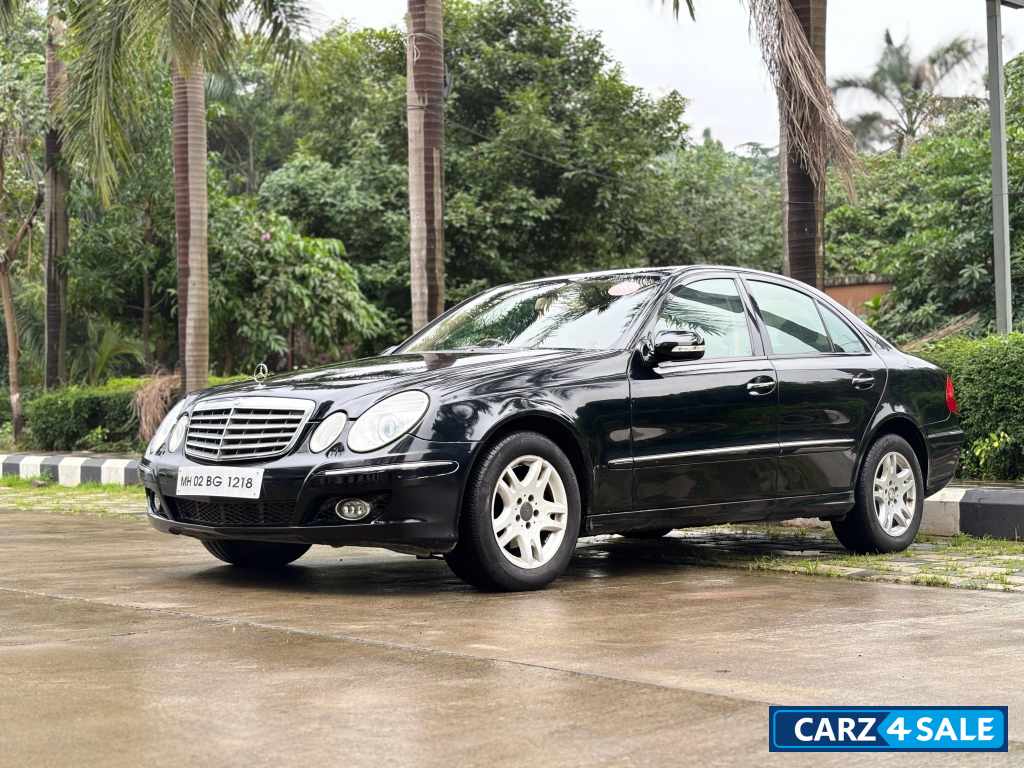 Black Mercedes-Benz E-Class 280D