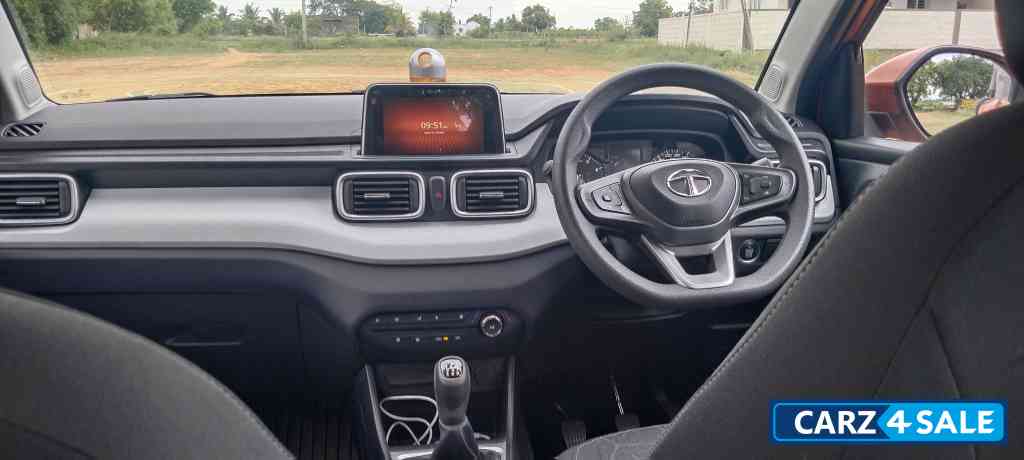 Orange Tata Punch Accomplished Dazzle Petrol MT