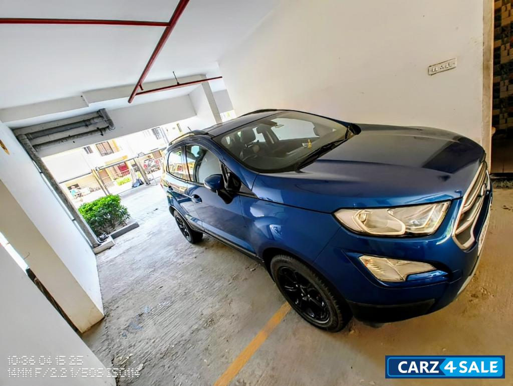 Lightning Blue Ford Ecosport Titanium plus 1.5L
