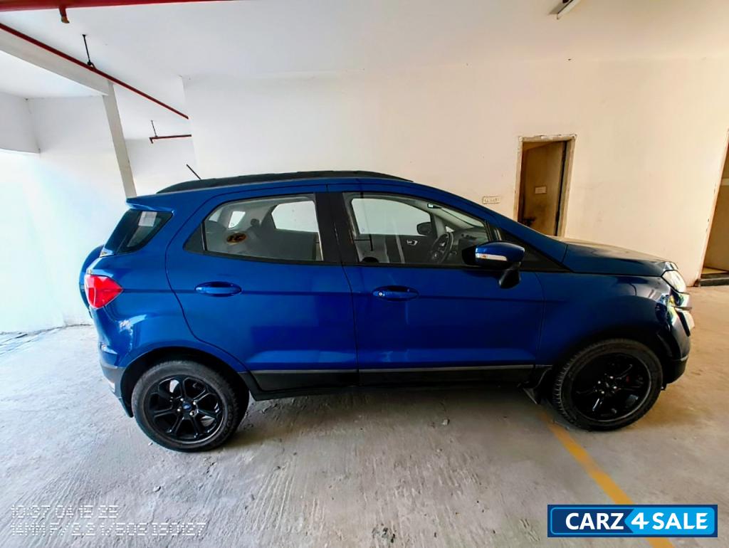 Lightning Blue Ford Ecosport Titanium plus 1.5L