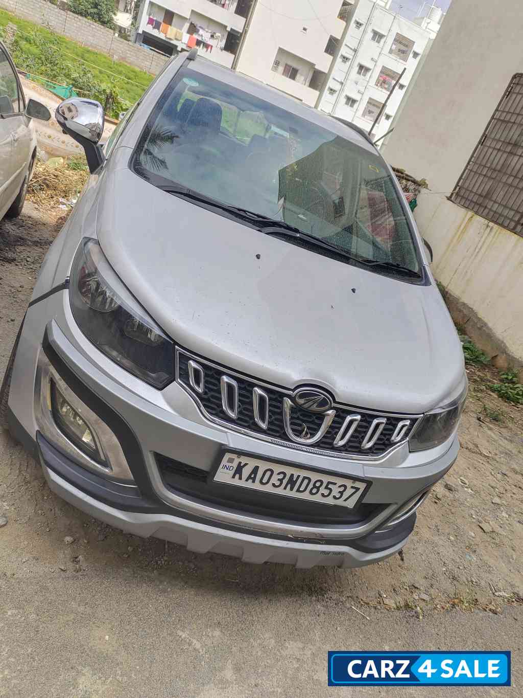Silver Mahindra Marazzo M2 7 seater