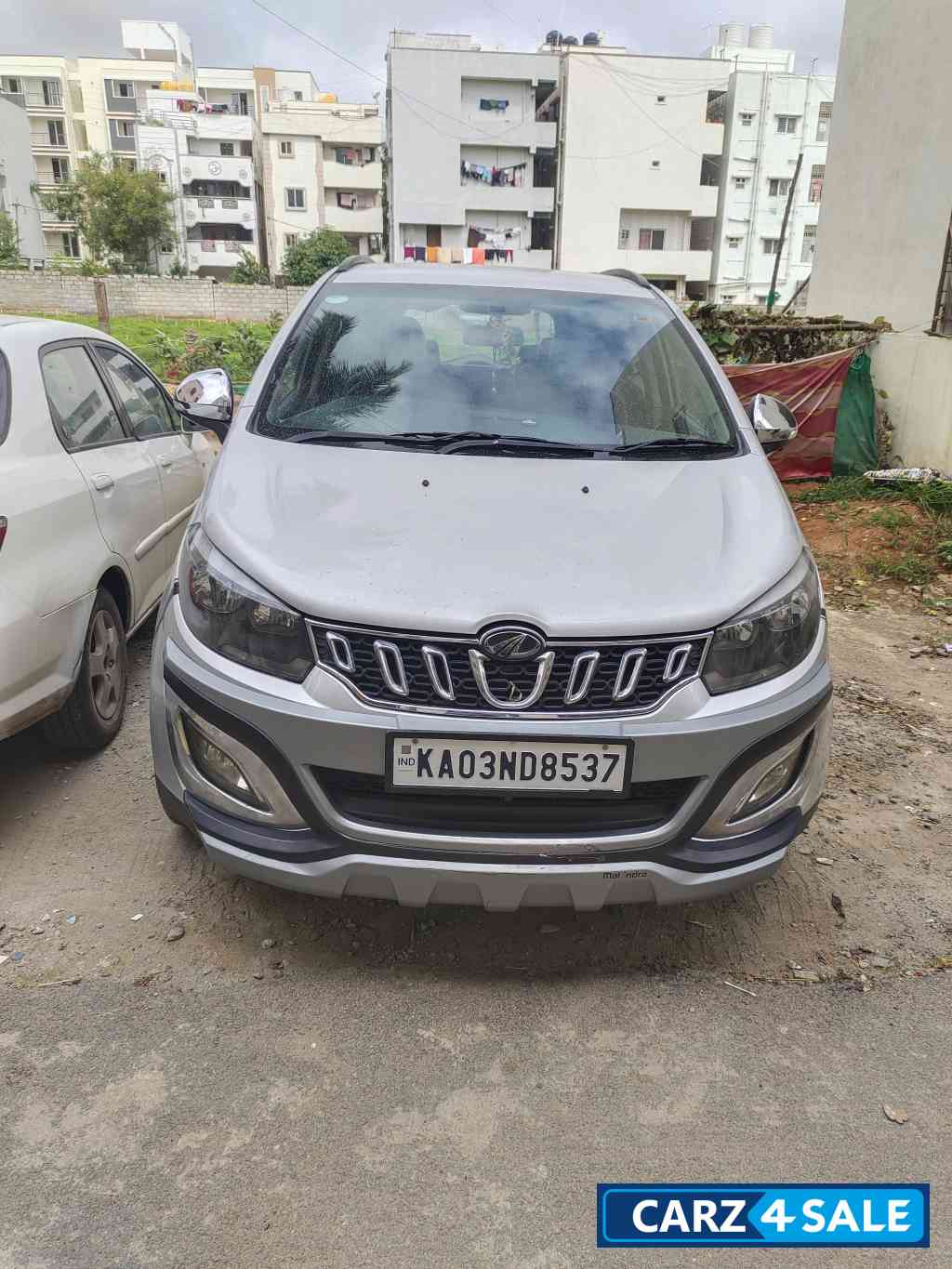 Silver Mahindra Marazzo M2 7 seater