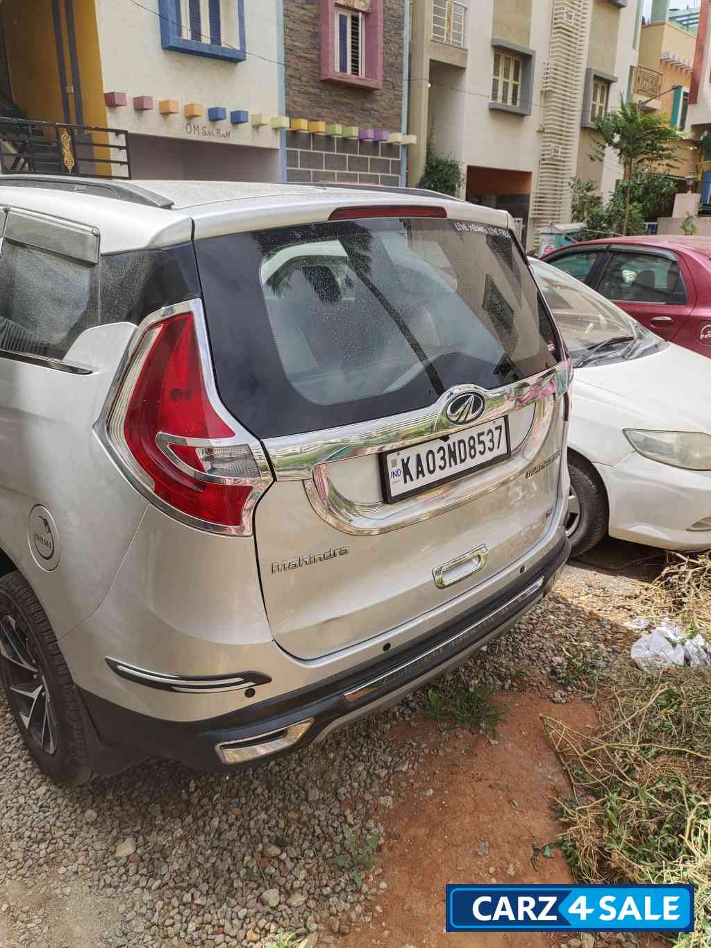 Silver Mahindra Marazzo M2 7 seater