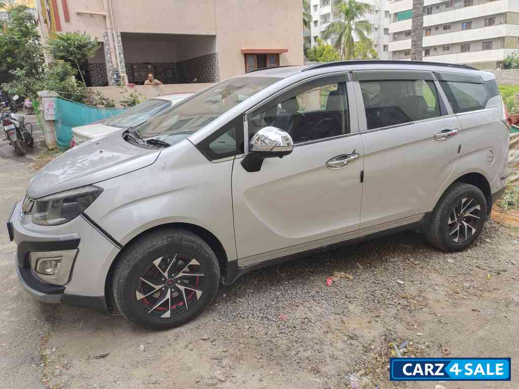 Silver Mahindra Marazzo M2 7 seater