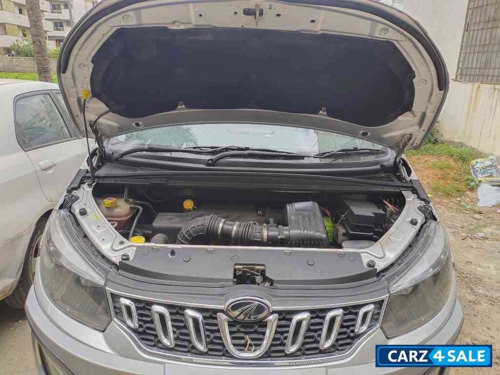 Silver Mahindra Marazzo M2 7 seater
