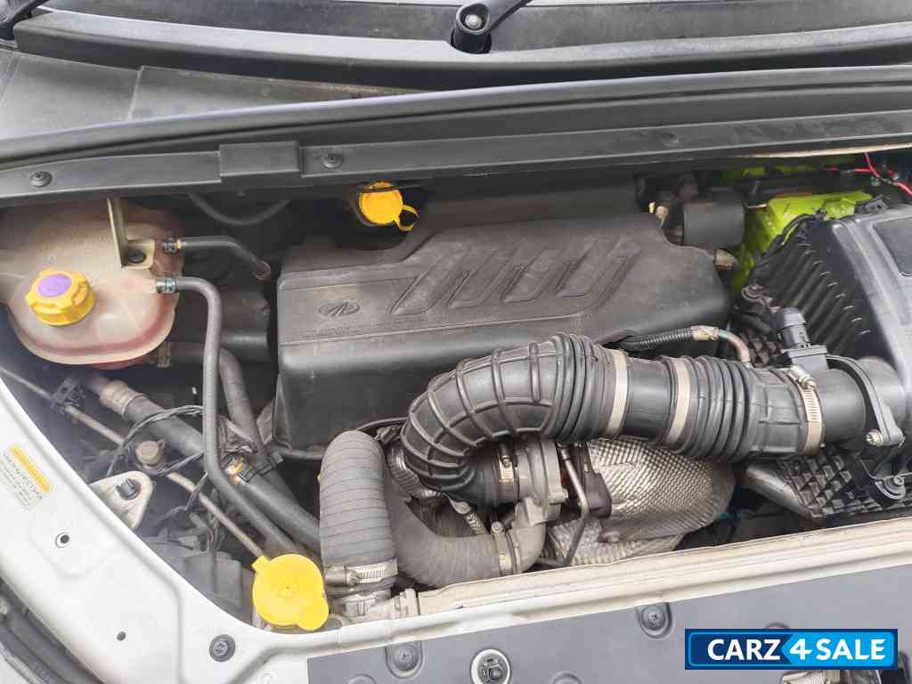 Silver Mahindra Marazzo M2 7 seater