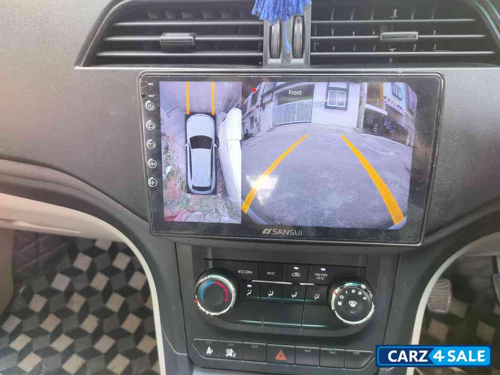 Silver Mahindra Marazzo M2 7 seater