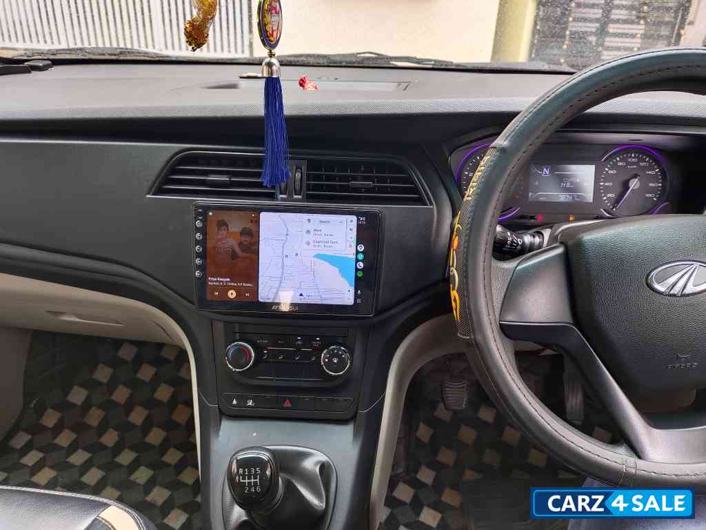 Silver Mahindra Marazzo M2 7 seater