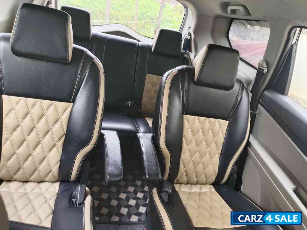 Silver Mahindra Marazzo M2 7 seater