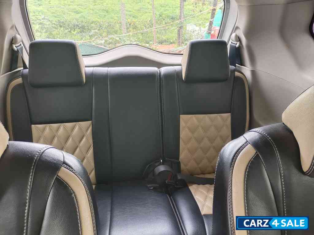 Silver Mahindra Marazzo M2 7 seater