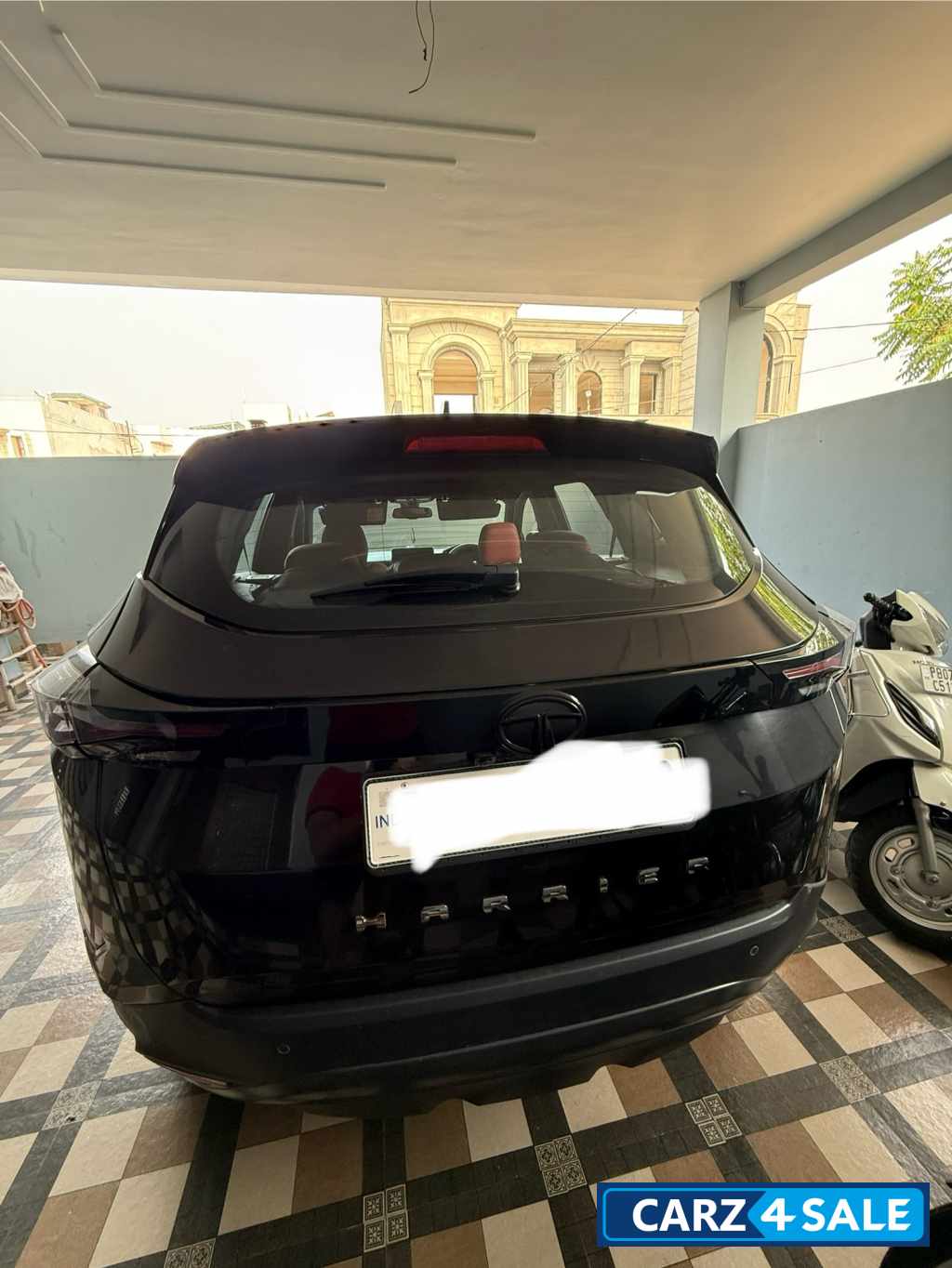 Black Tata Harrier Xza plus red dark