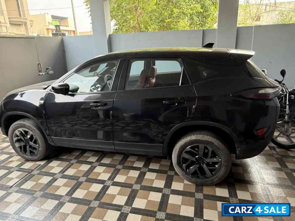 Black Tata Harrier Xza plus red dark Black Tata Harrier Xza plus red dark
