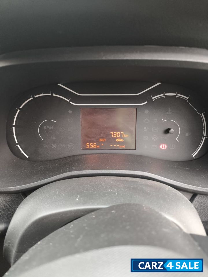 White Renault Kwid Rxl