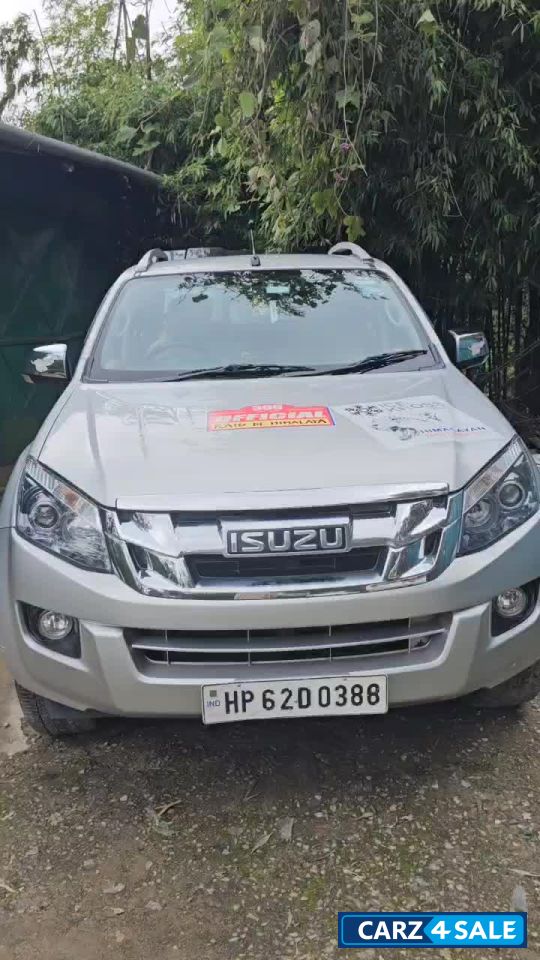 Silver Isuzu D-Max V-Cross 4x4