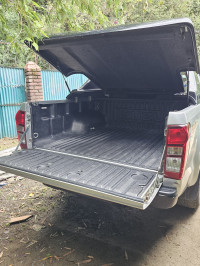 Silver Isuzu D-Max V-Cross 4x4