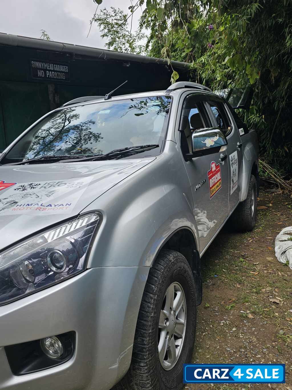 Silver Isuzu D-Max V-Cross 4x4