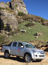 Silver Isuzu D-Max V-Cross 4x4