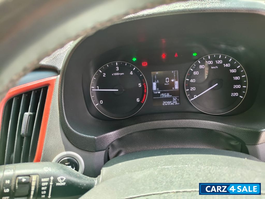 White And Black Dual Tone Hyundai Creta Anniversary Addition