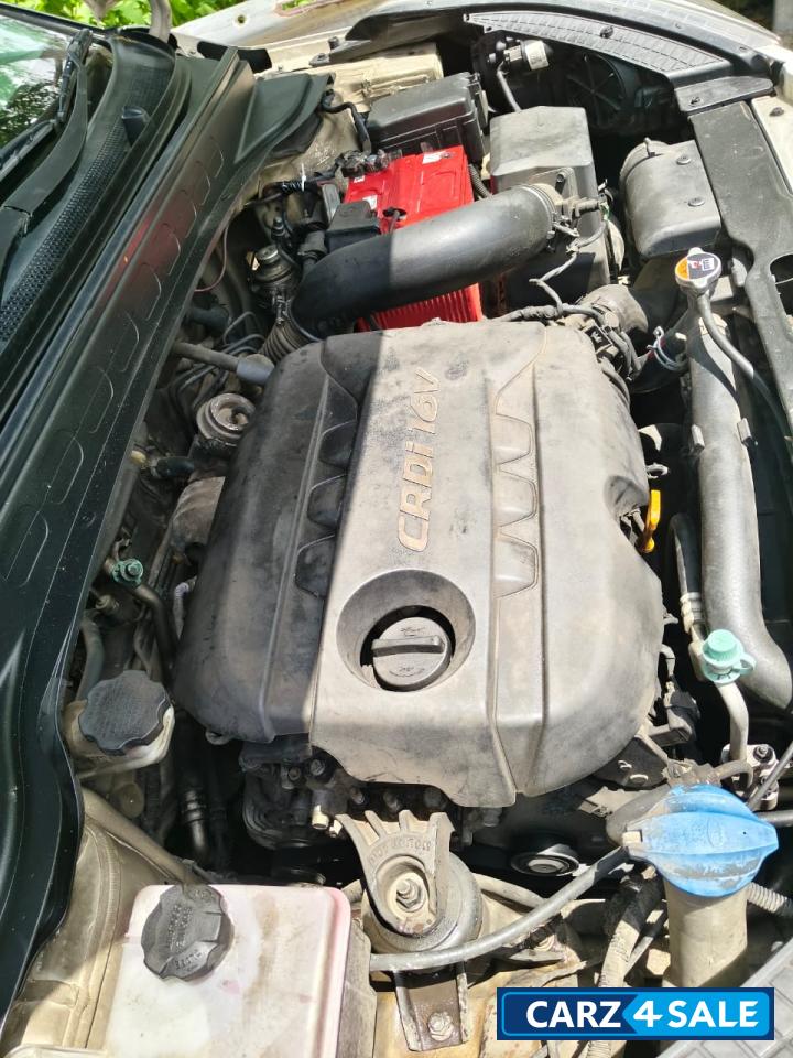 White And Black Dual Tone Hyundai Creta Anniversary Addition