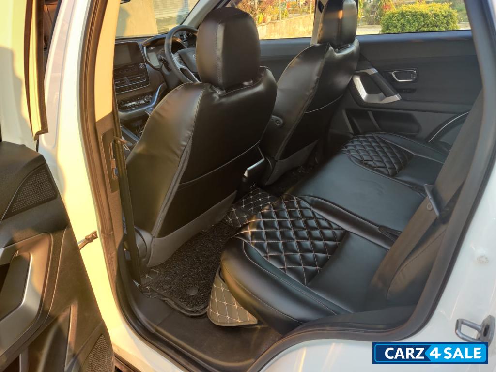 White Tata Harrier Xt plus