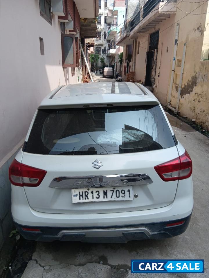 White Maruti Suzuki Vitara Brezza Ldi (o)
