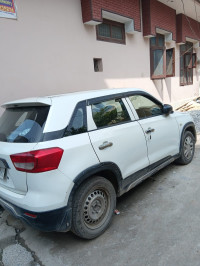 White Maruti Suzuki Vitara Brezza Ldi (o)