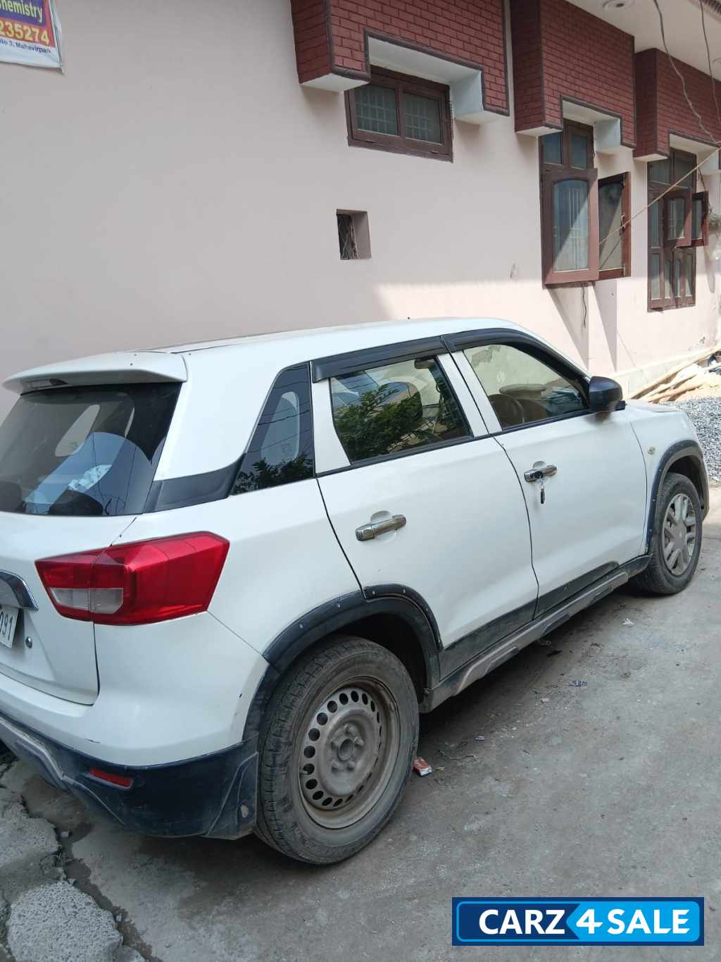 White Maruti Suzuki Vitara Brezza Ldi (o)