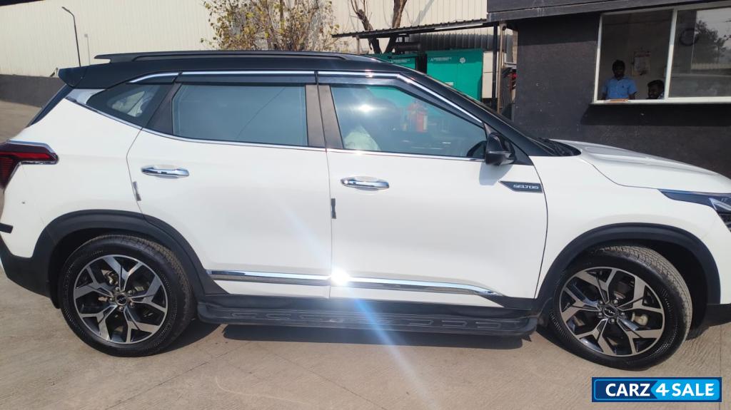 White+black Dual Tone Kia Seltos GTX Plus DCT Automatic - Dual Tone