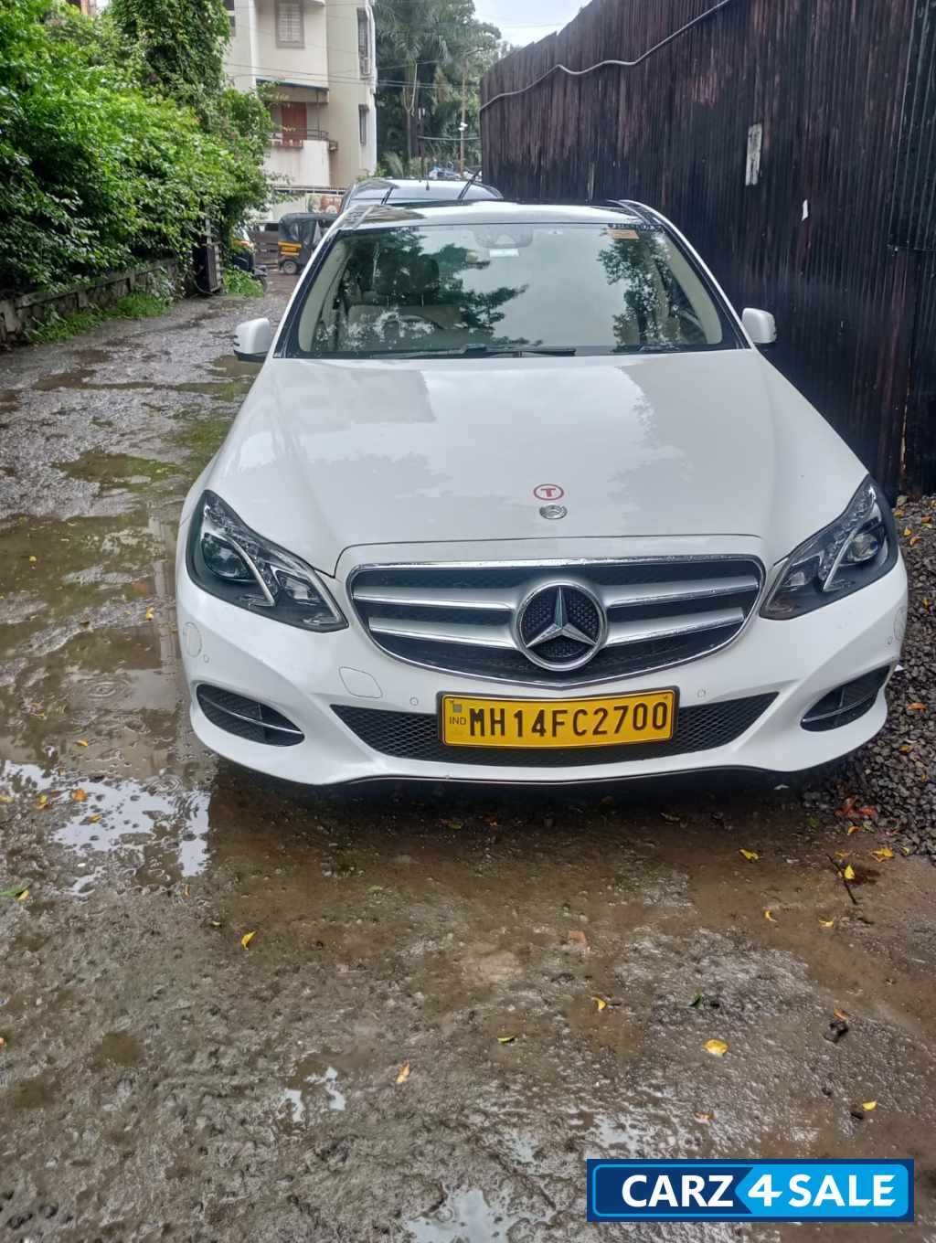 White Mercedes-Benz E-Class E-250