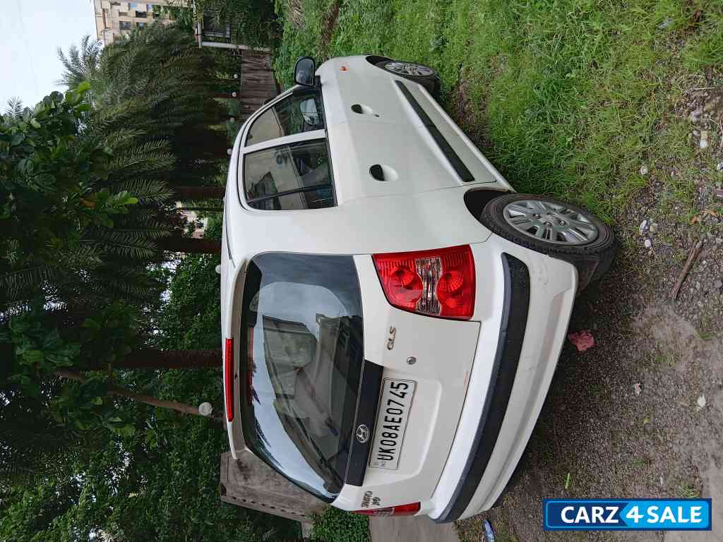 White Hyundai Santro GLS White Hyundai Santro GLS