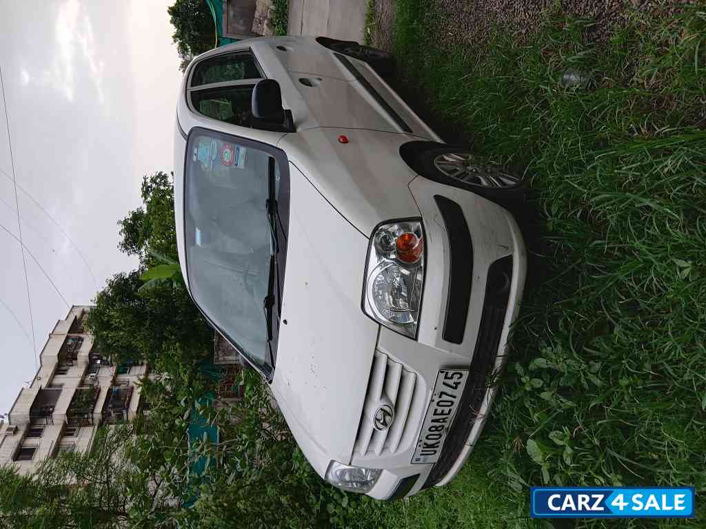 White Hyundai Santro GLS White Hyundai Santro GLS