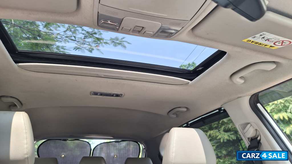 Pearl White Kia Seltos HTX +