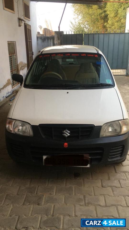 White Maruti Suzuki Alto