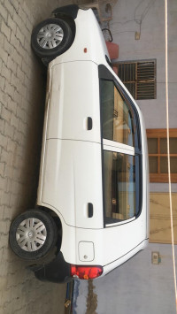 White Maruti Suzuki Alto