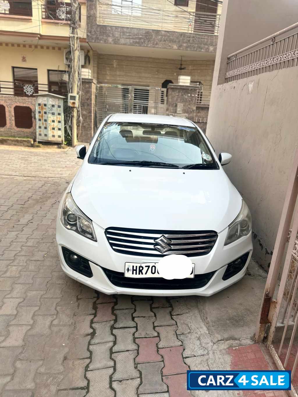 Pearl White Maruti Suzuki Ciaz vxi