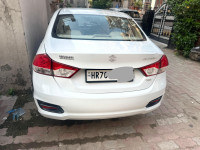Pearl White Maruti Suzuki Ciaz vxi